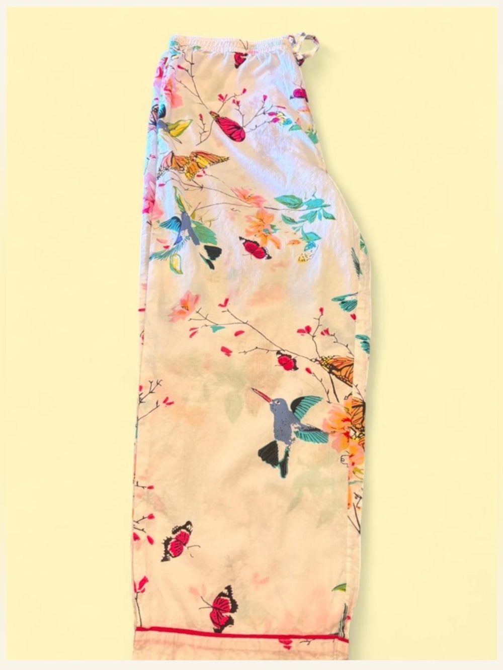 White Floral & Hummingbird Short-Sleeve Women’s Pajama Set with Pink Trim - Picture 6 of 7